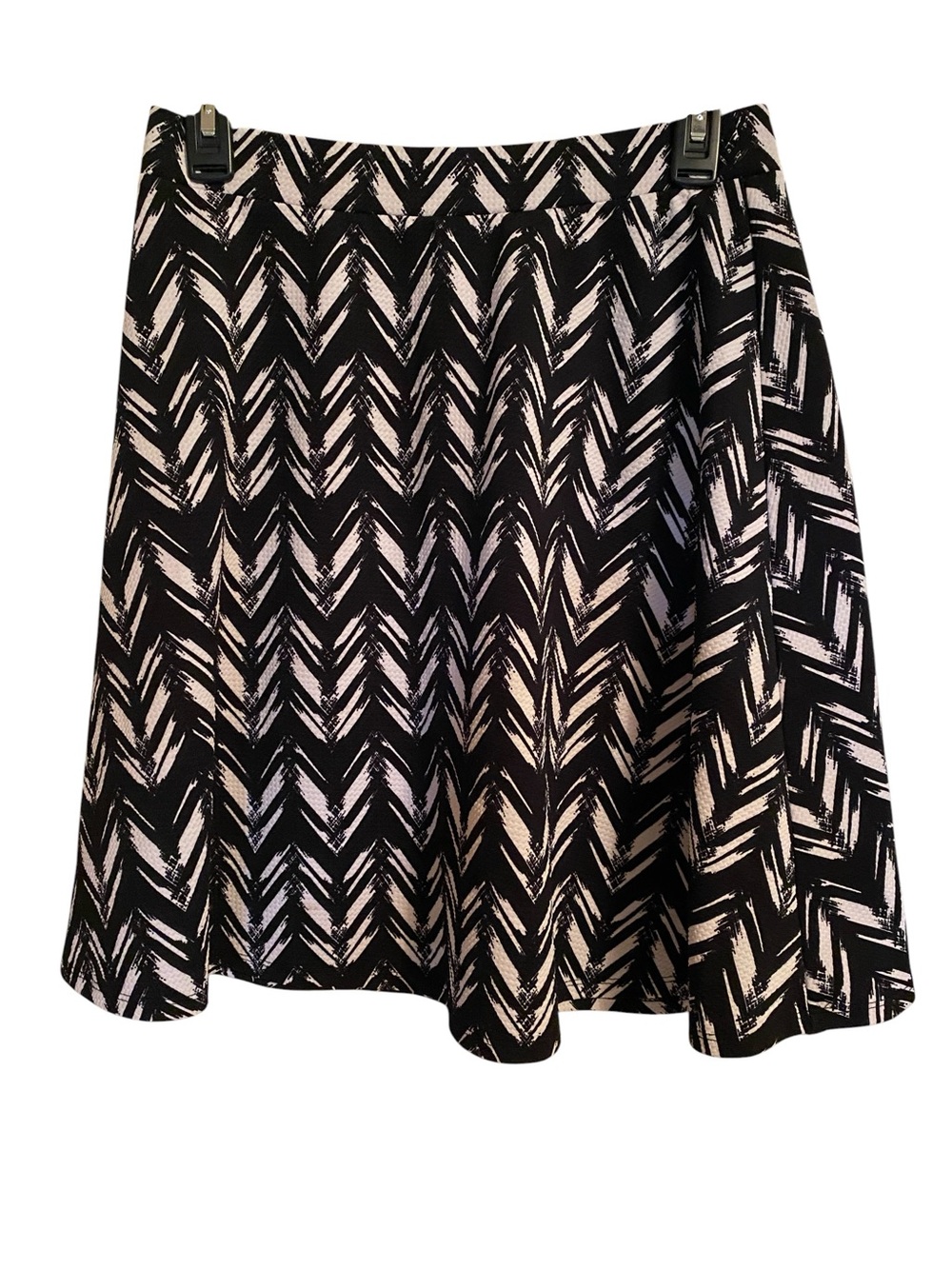 Joe Benbasset Cute Black and White Chevron Skirt, Size Medium - Picture 2 of 7